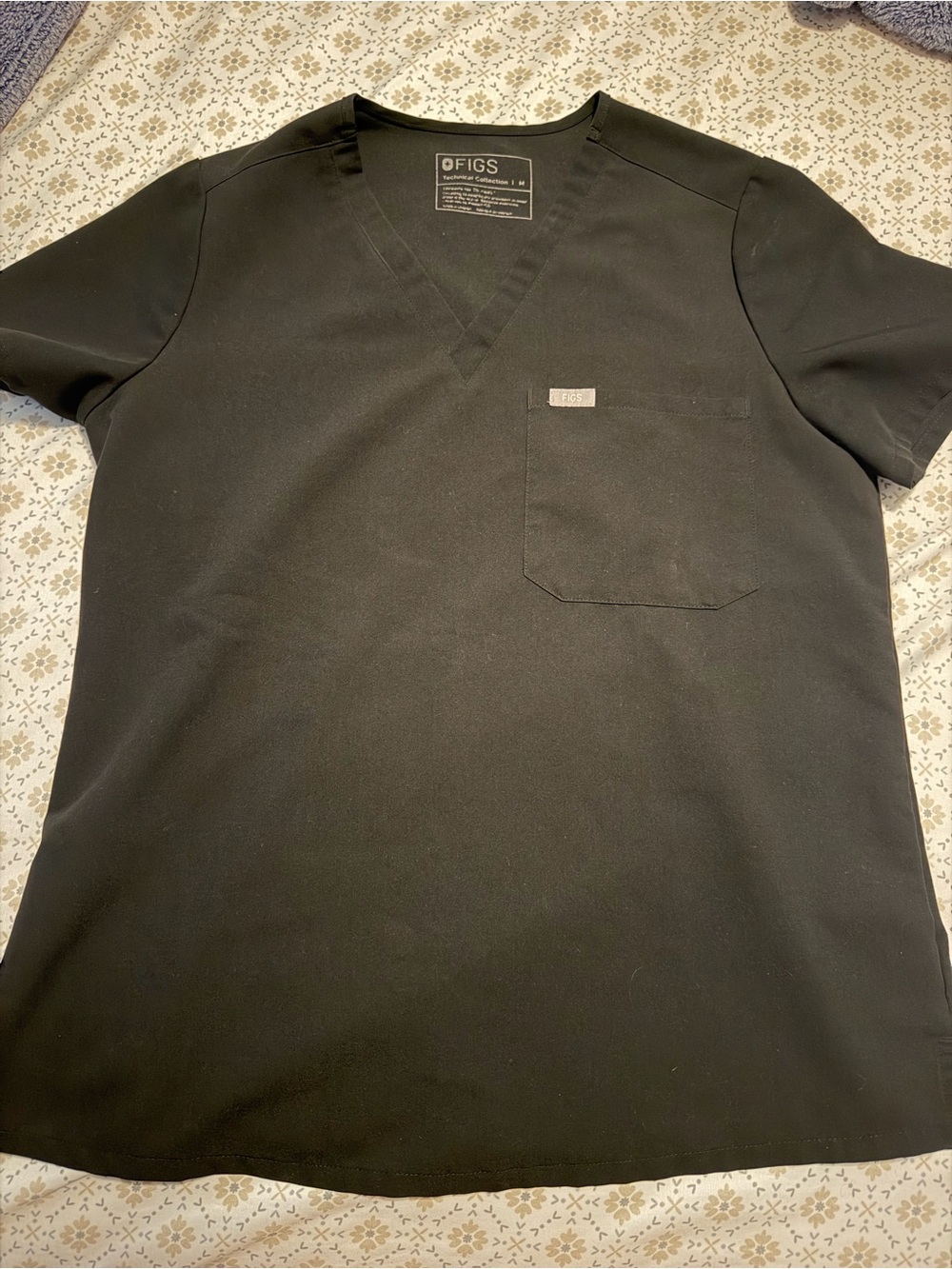 FIGS Woman’s Black V-Neck Scrub Top